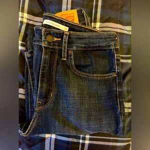 Levi’s 721 High Rise Skinny Jeans. Size 27.